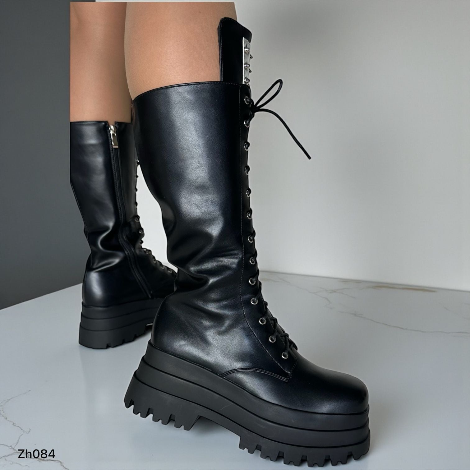 Bota caña media negro detalle puntas plateado plataforma 7cm HX3112-B9479